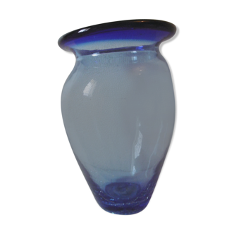 Blue vase glass blows