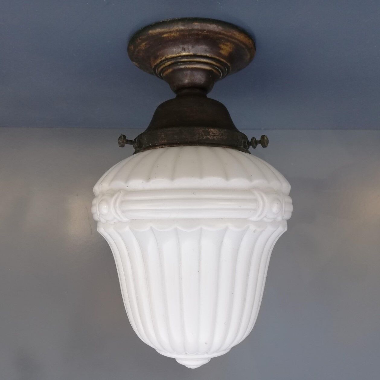 Old suspension of the early twentieth vintage