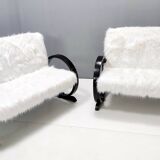Canapé 2 places vintage en fausse fourrure blanche et structure en bois noir, Italie