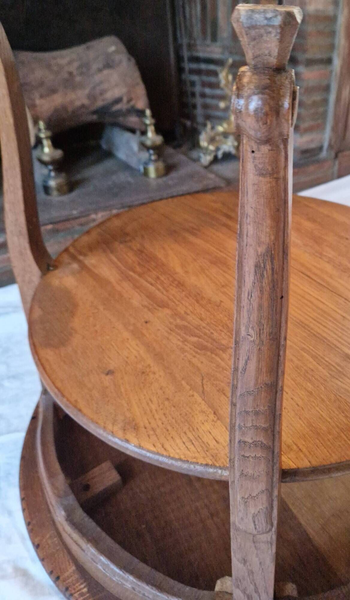 Round walnut gueridon with two tiers – Louis XV style – Perfect condition