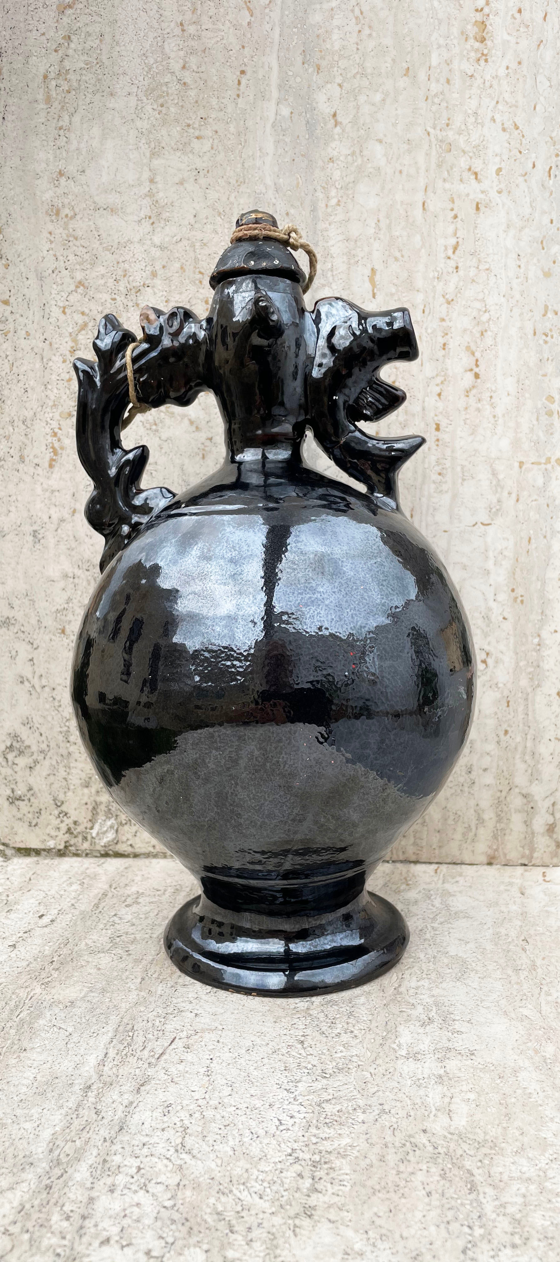 Carafe à vin iridescente antique