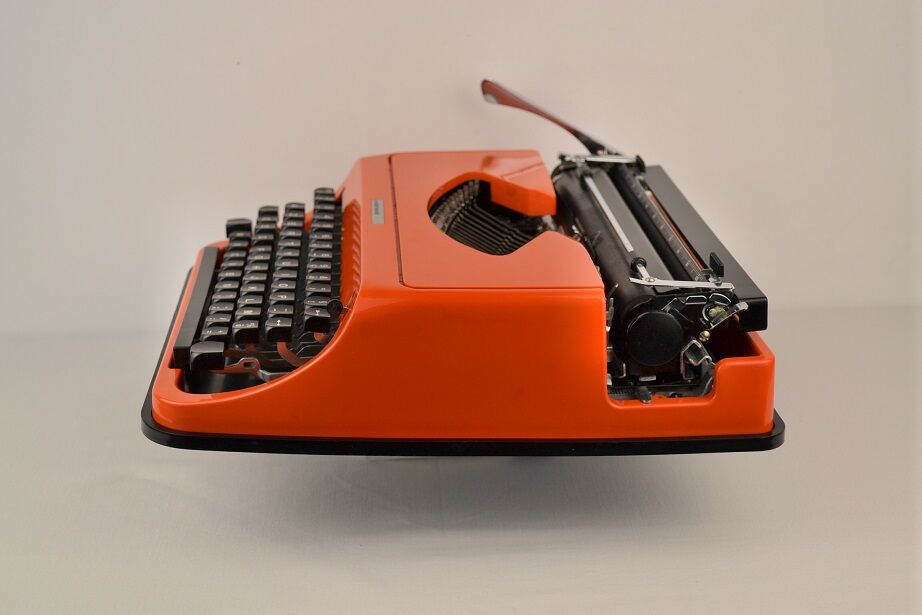 Machine à écrire orange Underwood 130 - vintage 70