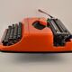 Machine à écrire orange Underwood 130 - vintage 70