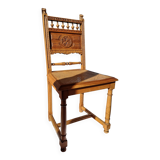 Chaise en noyer sculpté milieu du XIXe siècle