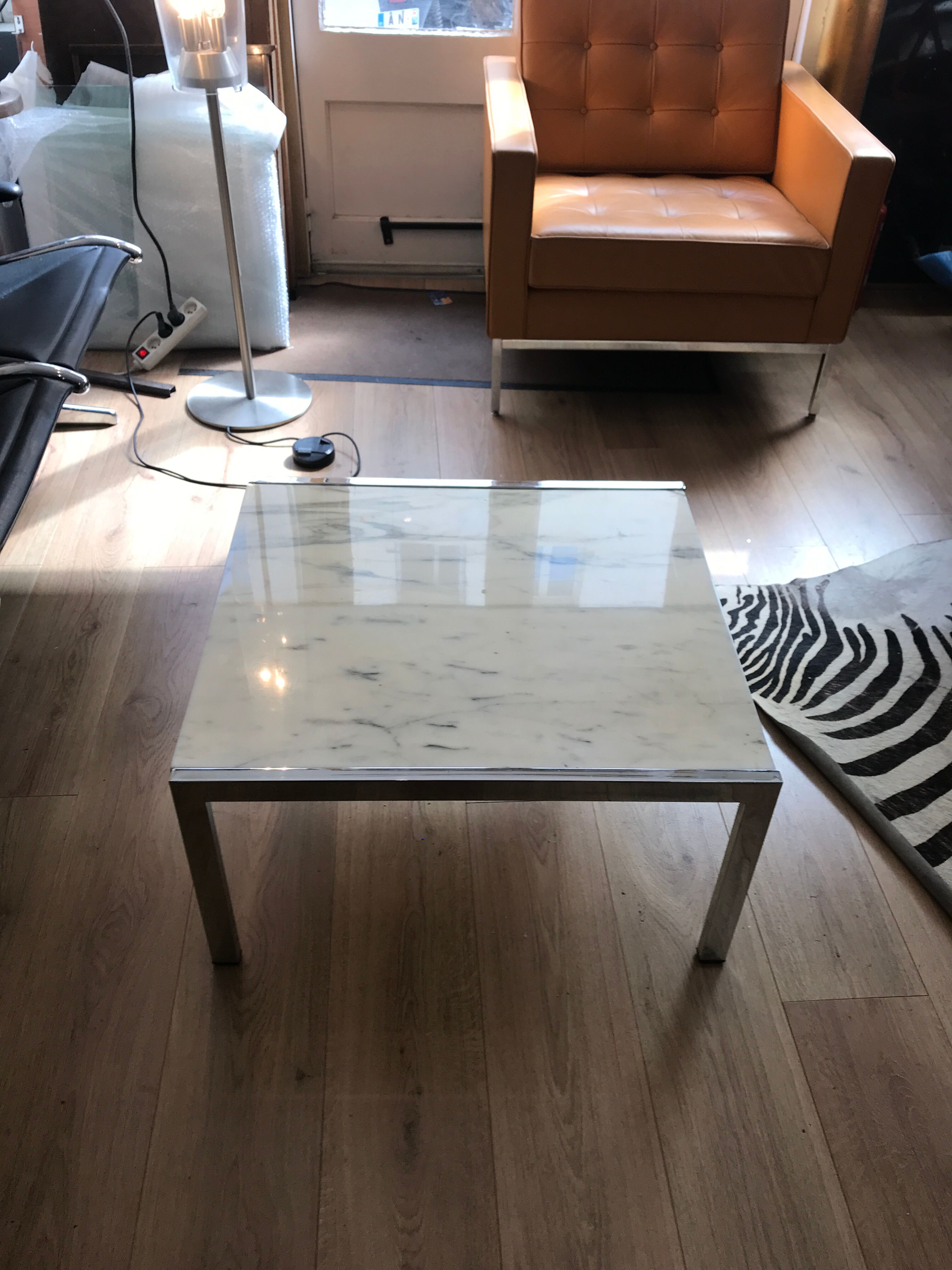 Table basse en marbre de Calacatta et structure  chromée circa 1975