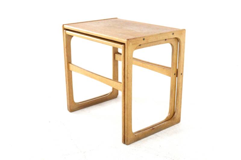 Ensemble de 2 tables gigognes en chêne - design danois - moderne du milieu du siècle
