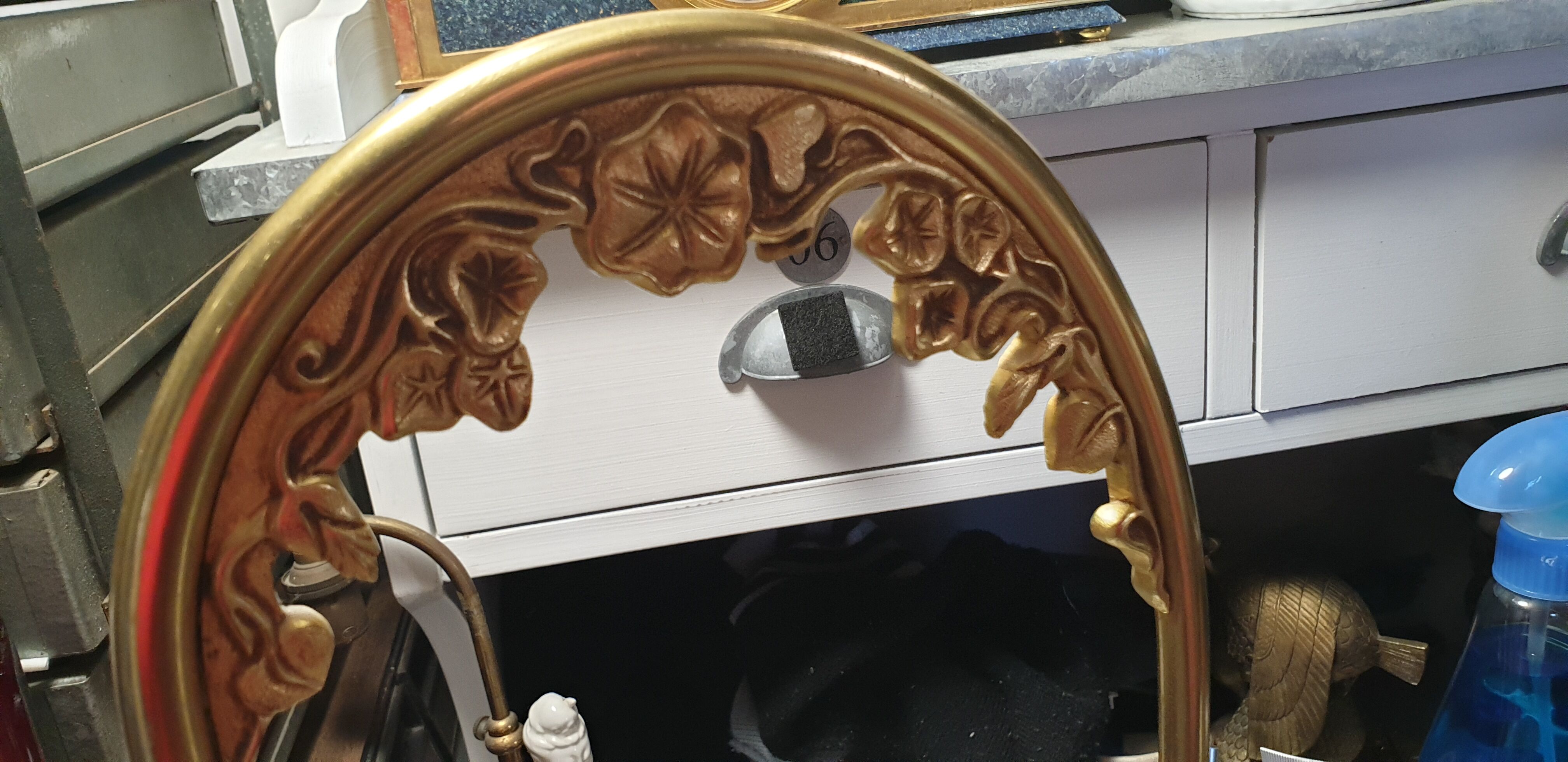 Art Deco-style pose lamp