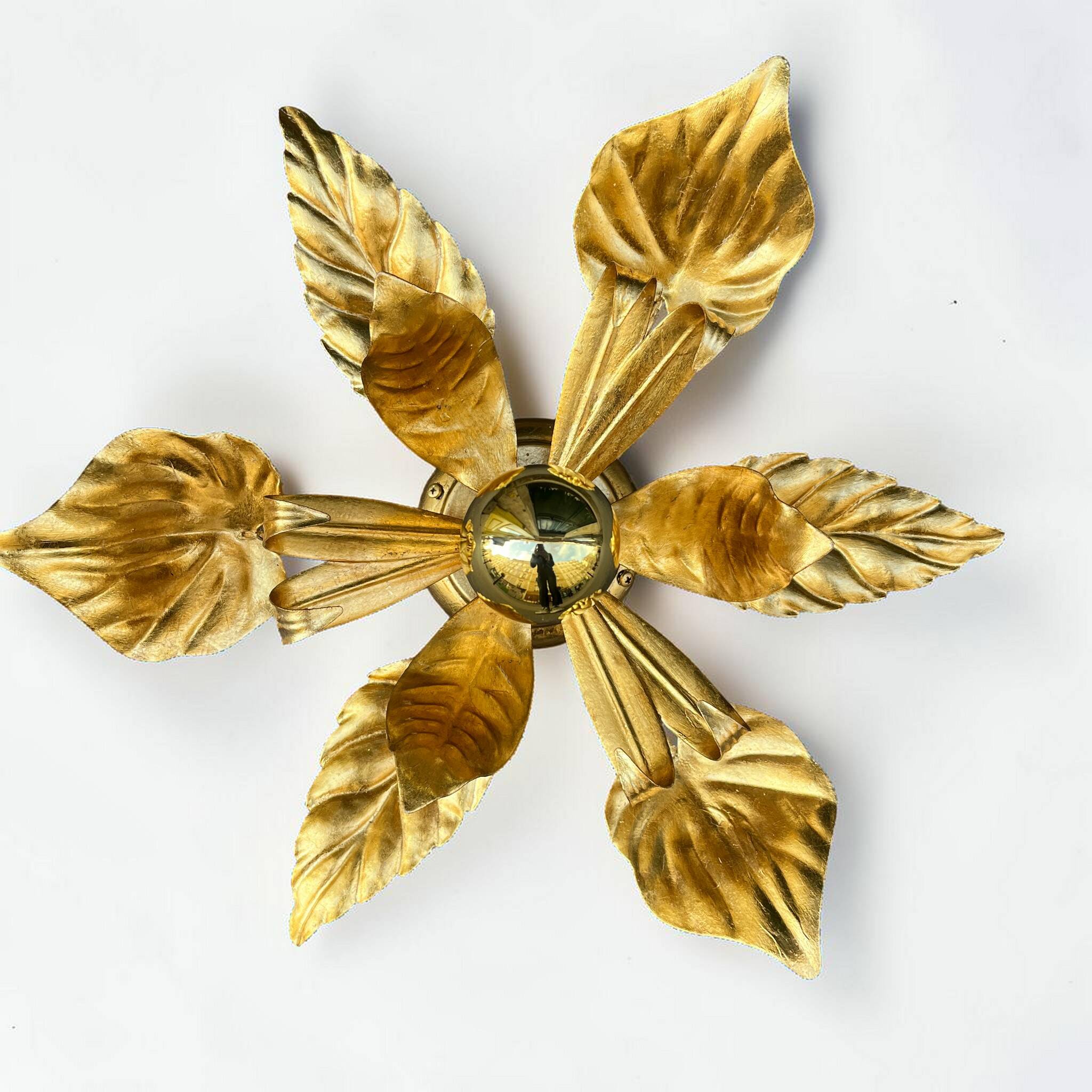 Applique fleur vintage en métal doré à la feuille d'or