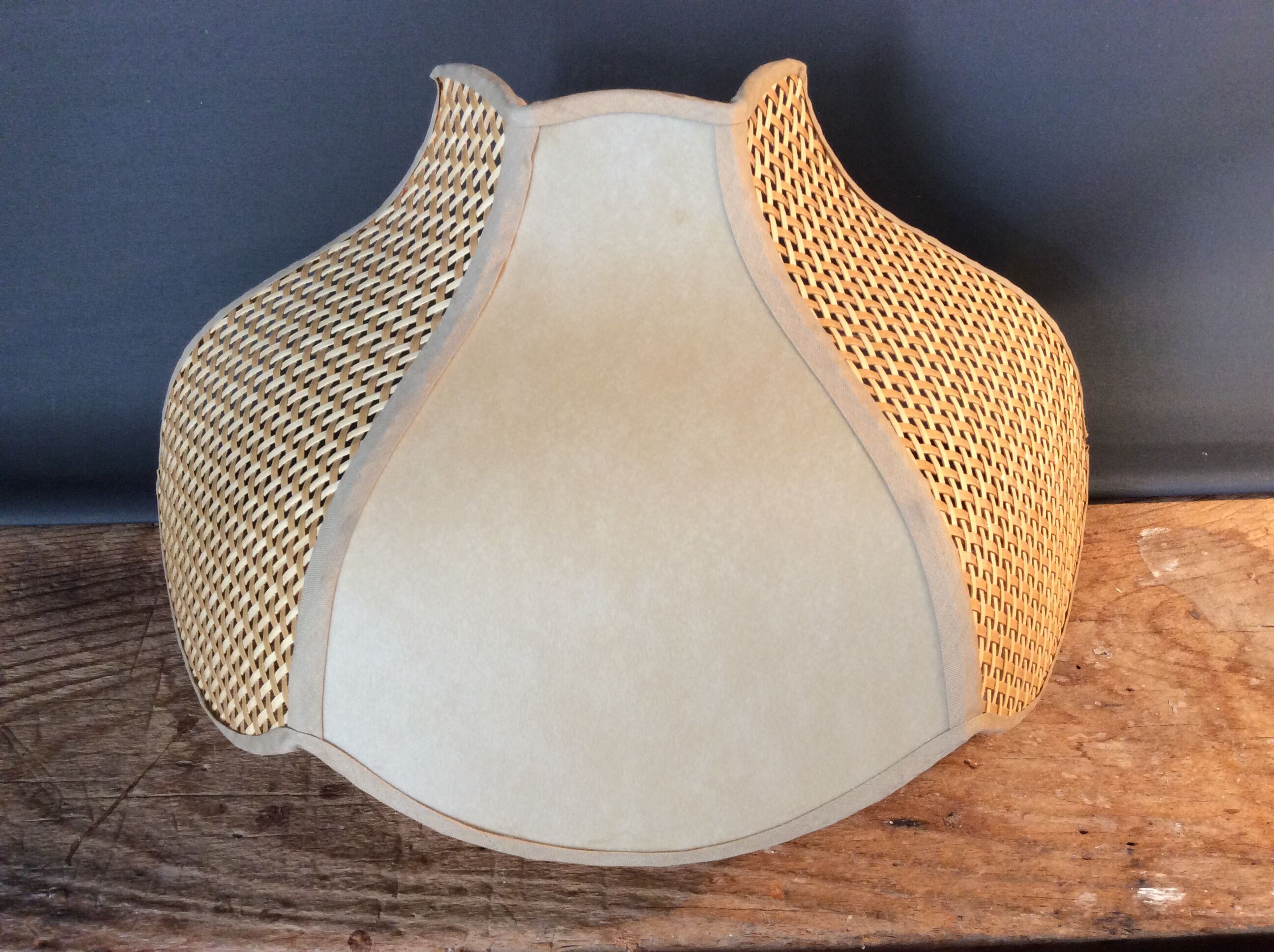 Vintage flower wall lamp