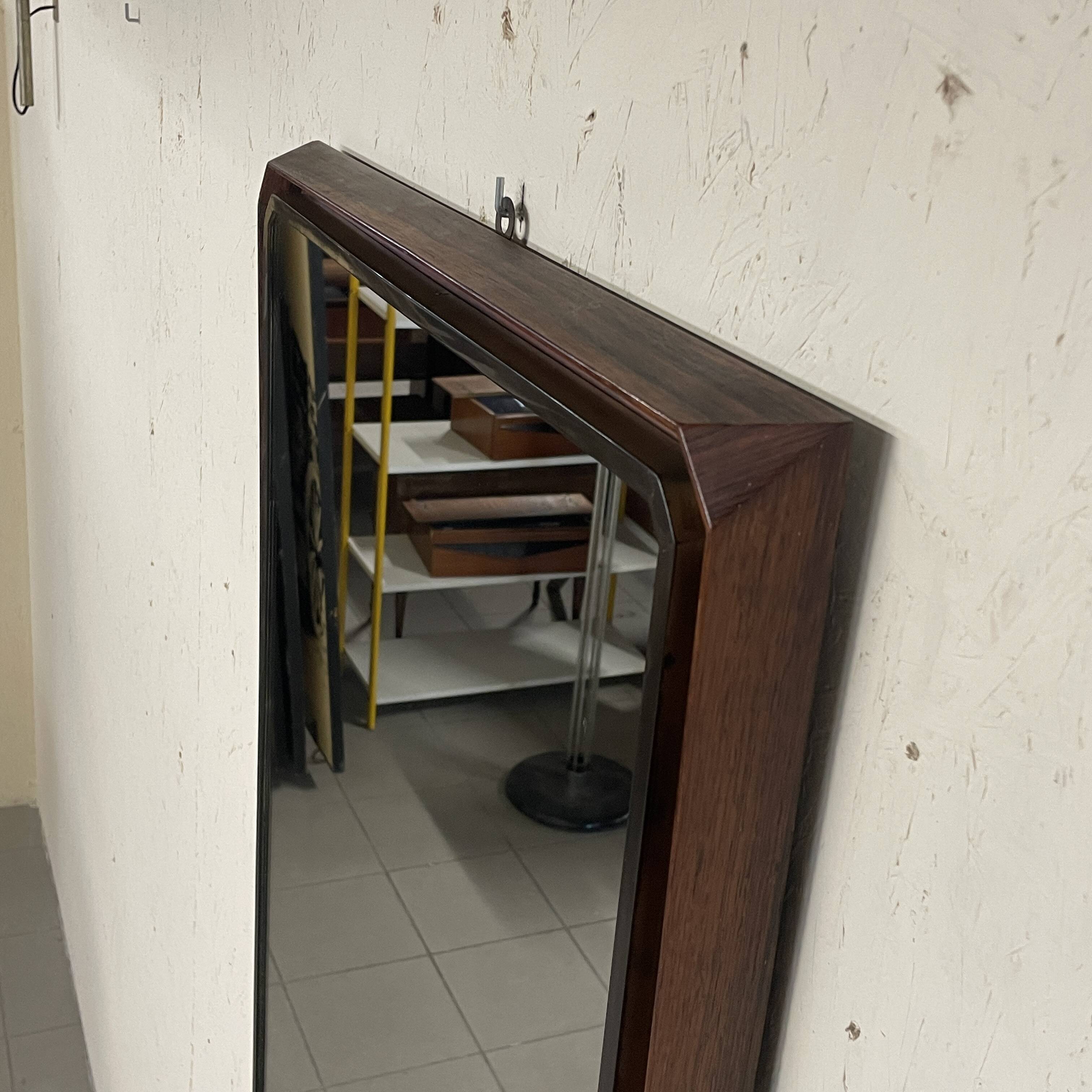 Specchio da parete rettangolare degli anni '50 in legno e ottone