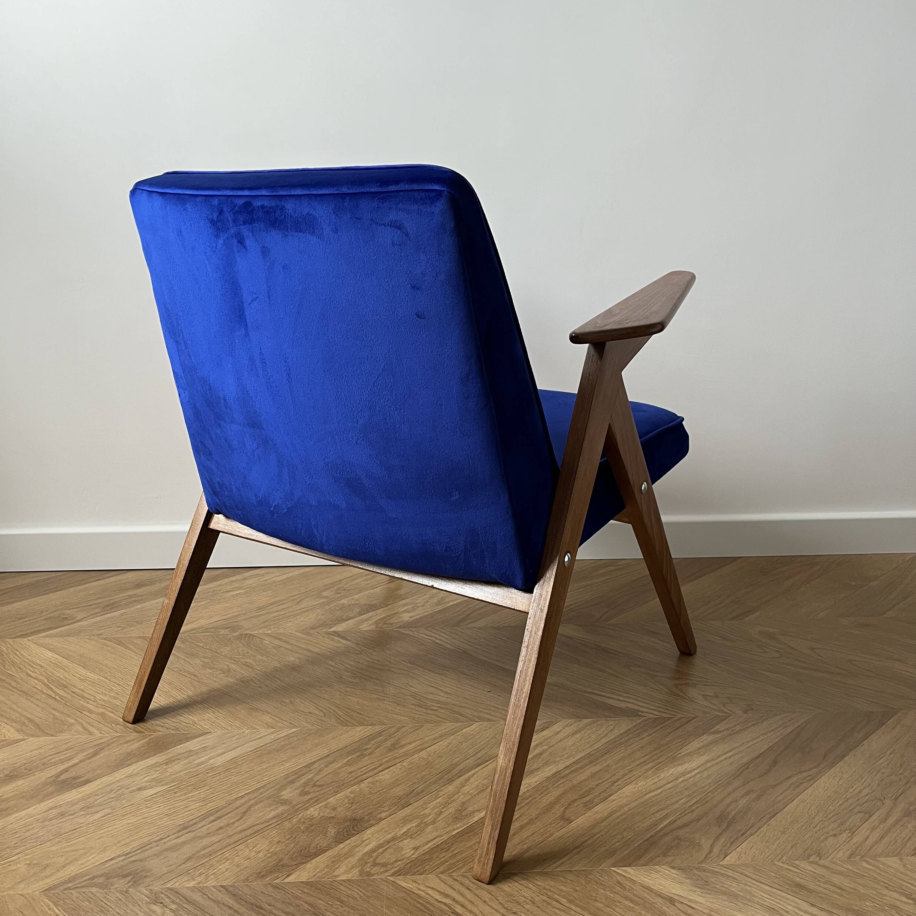 Fauteuil en velours bleu de style mid-century modern restauré, chaise longue vintage