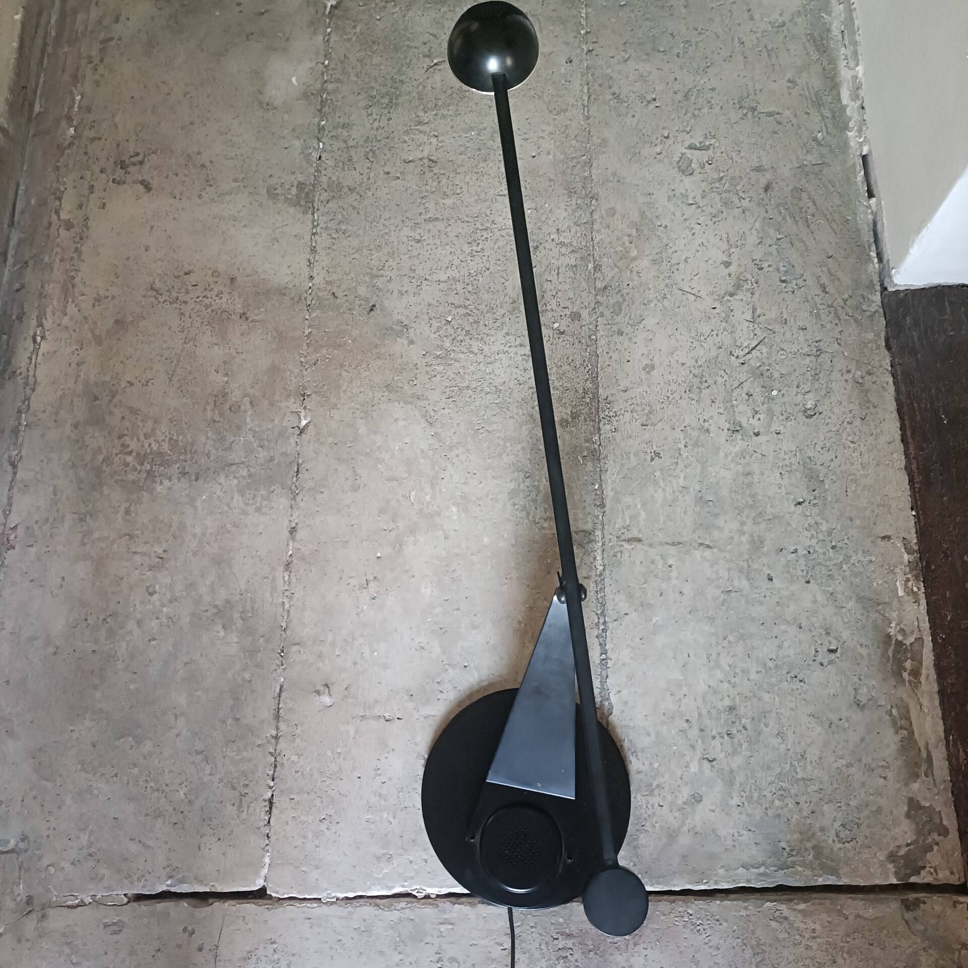 Desk lamp with a balance arm, Fase