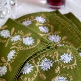Suite of 8 olive green napkins embroidered vintage flowers 50s