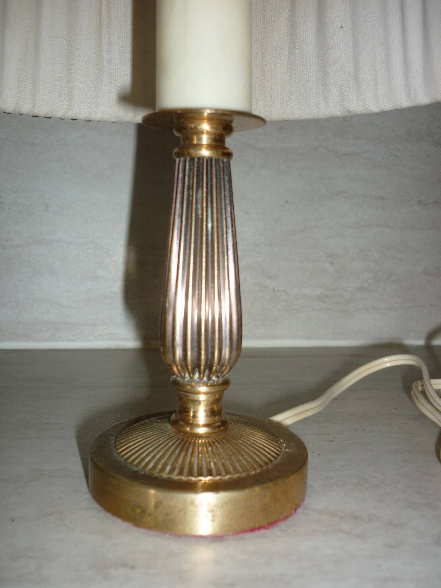 Empire style lamp in golden brass with pleated shade
