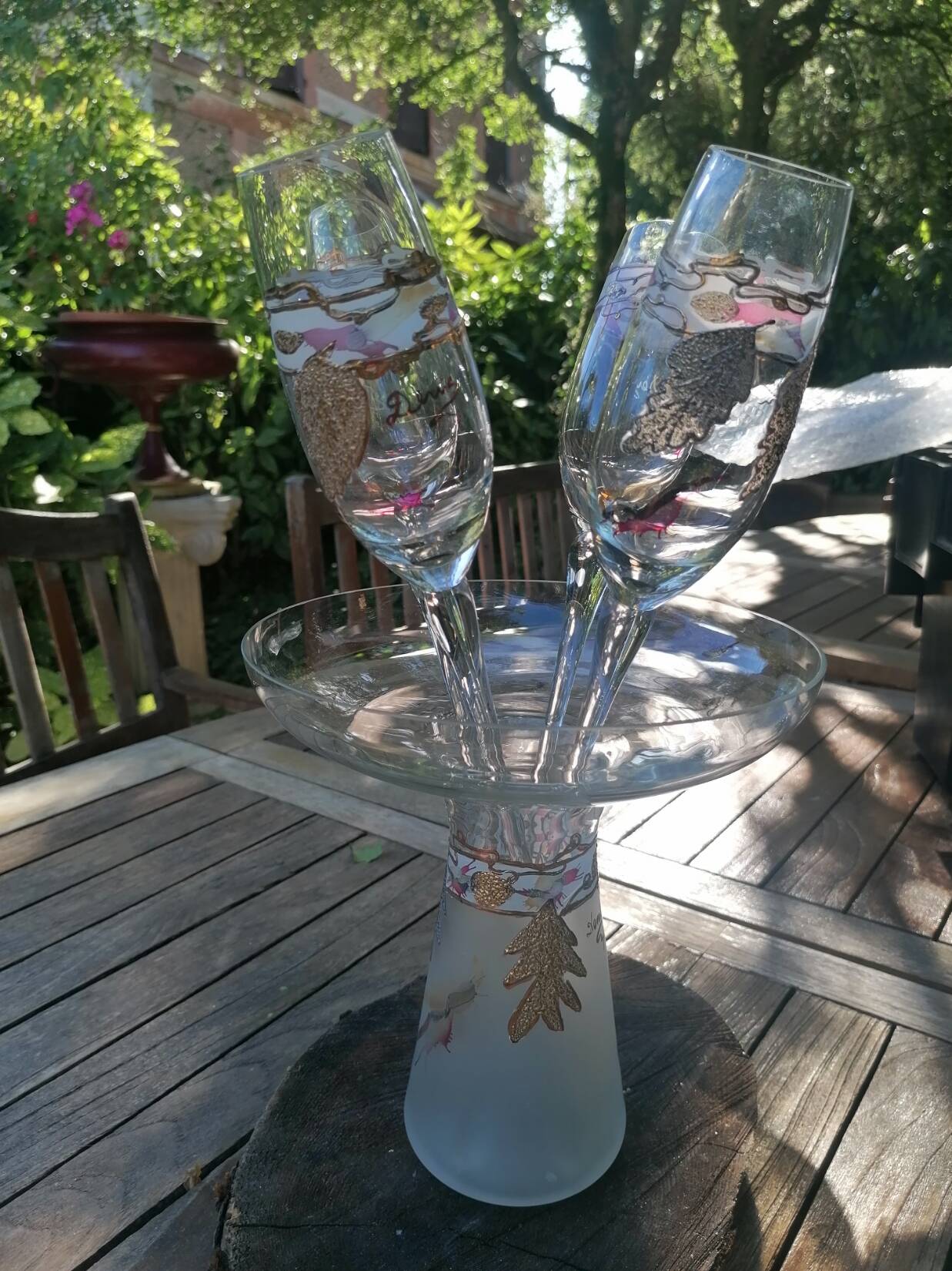 Set of 4 painted blown glass champagne flutes. Signed Denis.