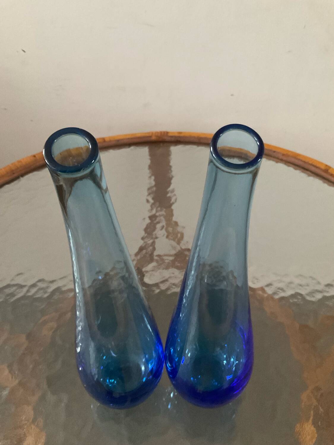 Paire de vases bulbes en verre soufflé 