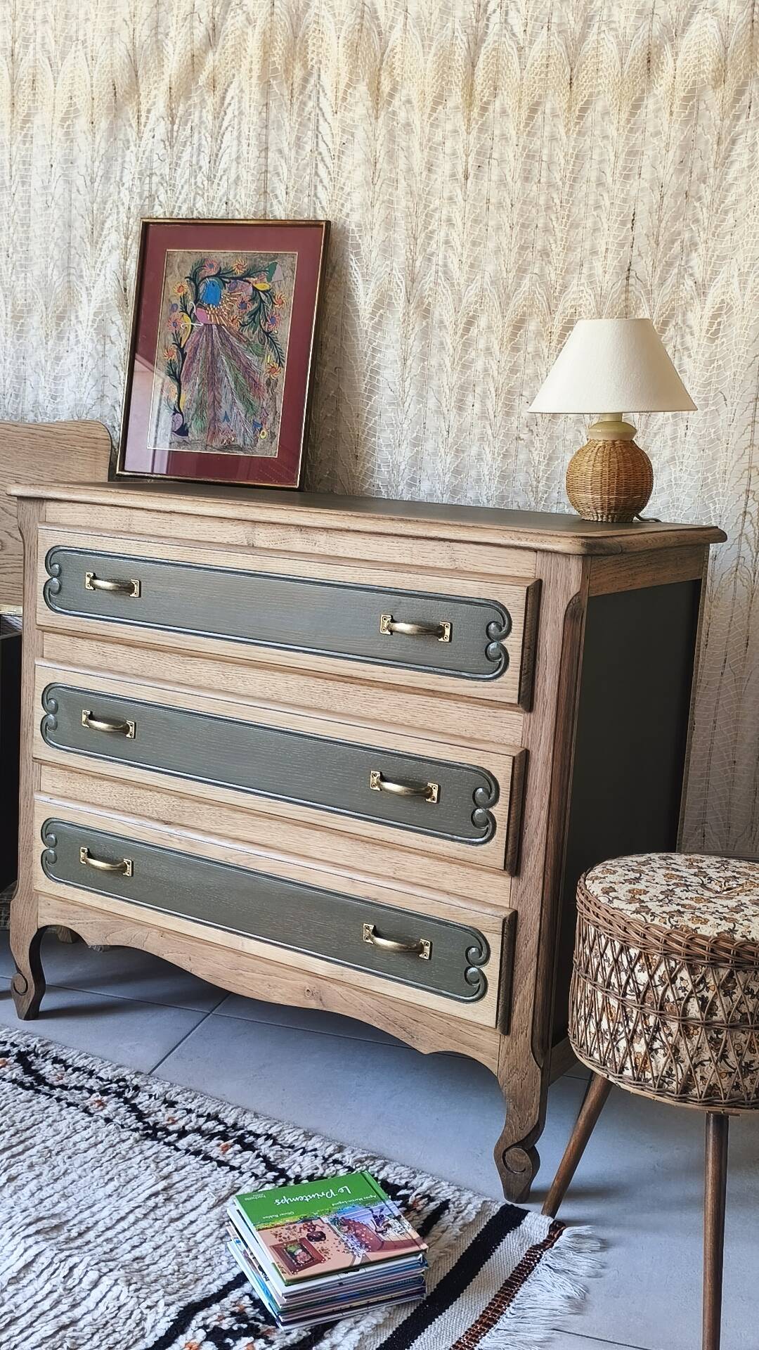 Oak chest of drawers