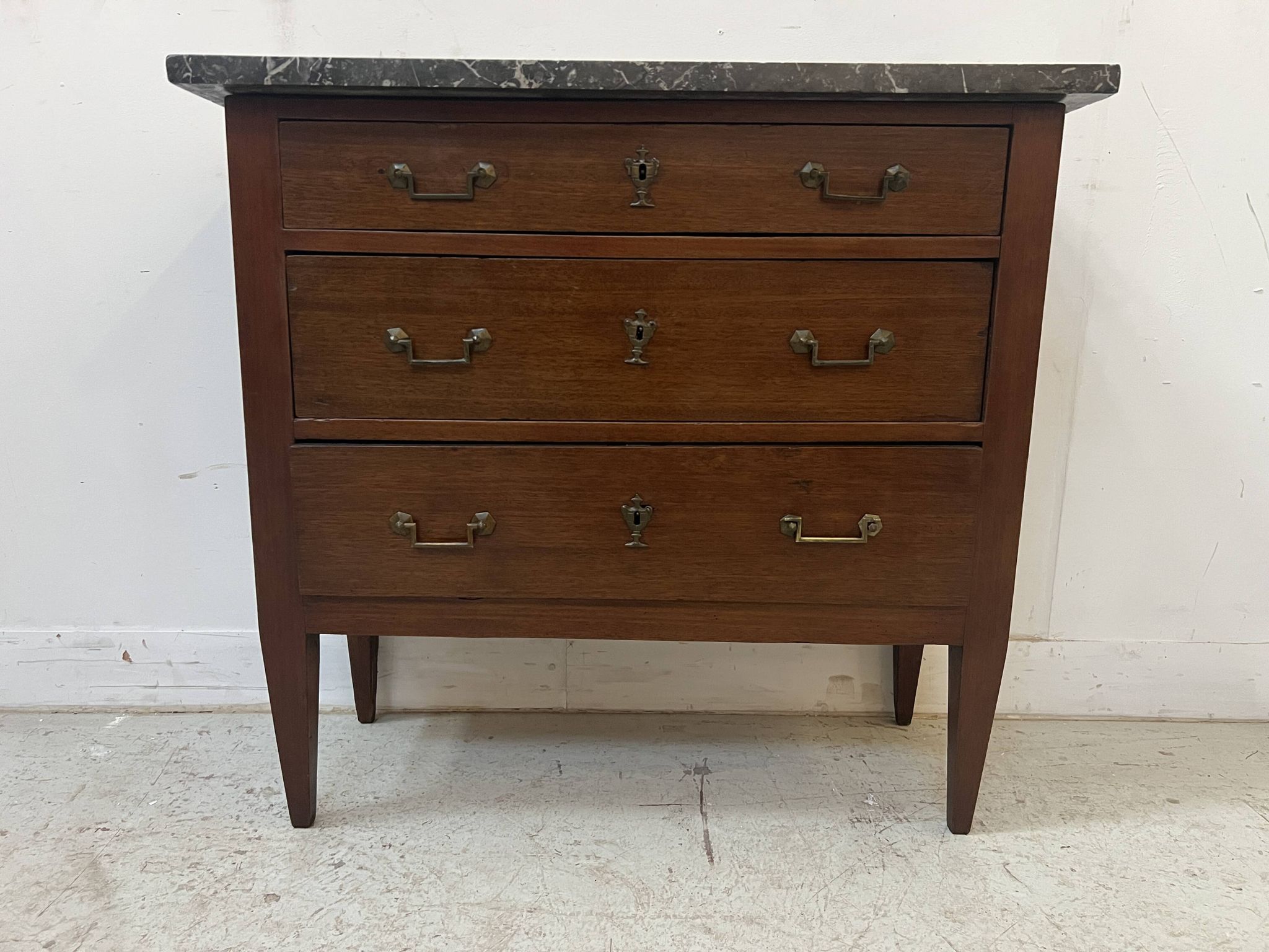 Louis XVI style chest of drawers in solid oak, 19th century