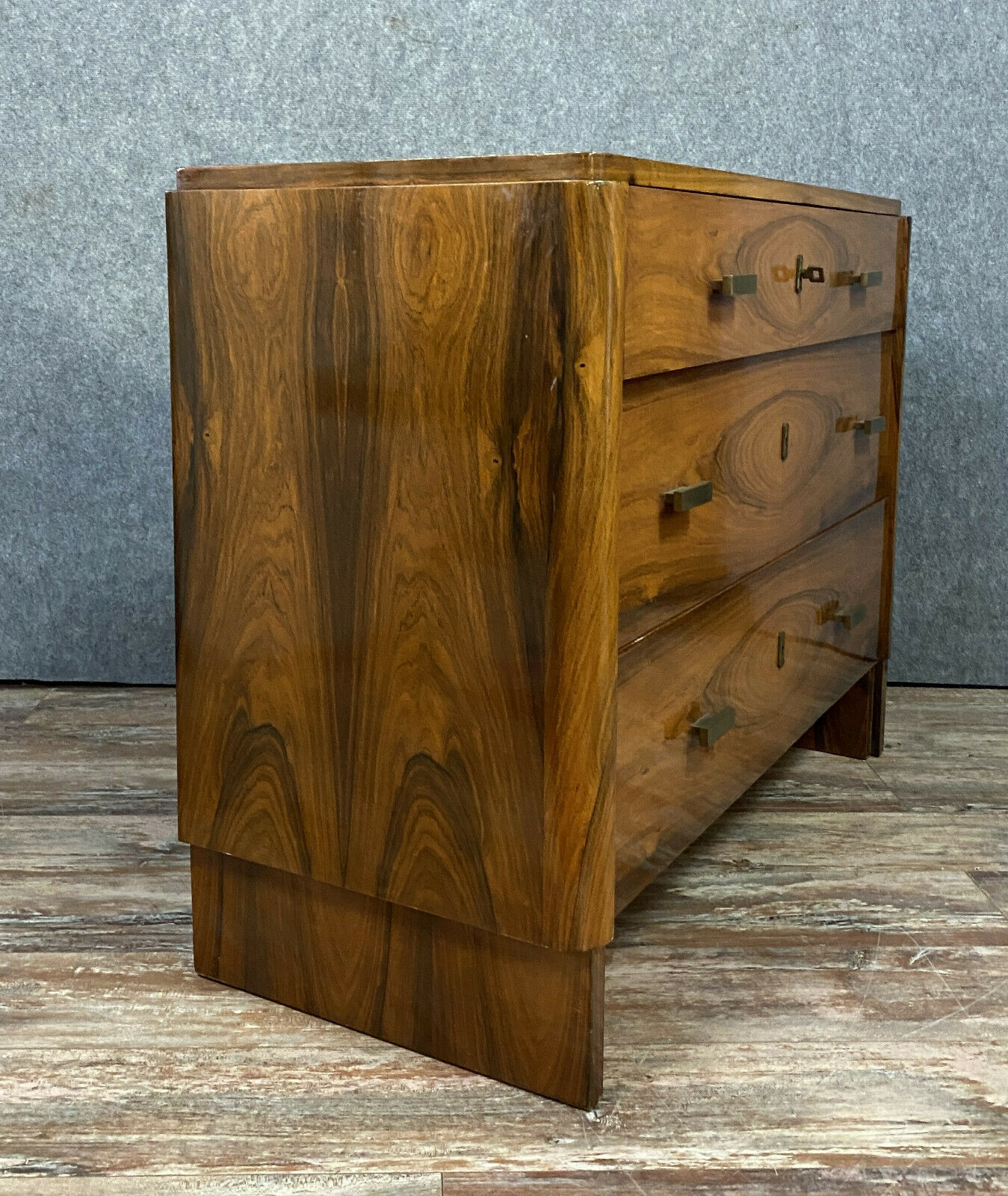 Commode époque Art Déco en ronce de noyer avec 1 incroyable ramage
