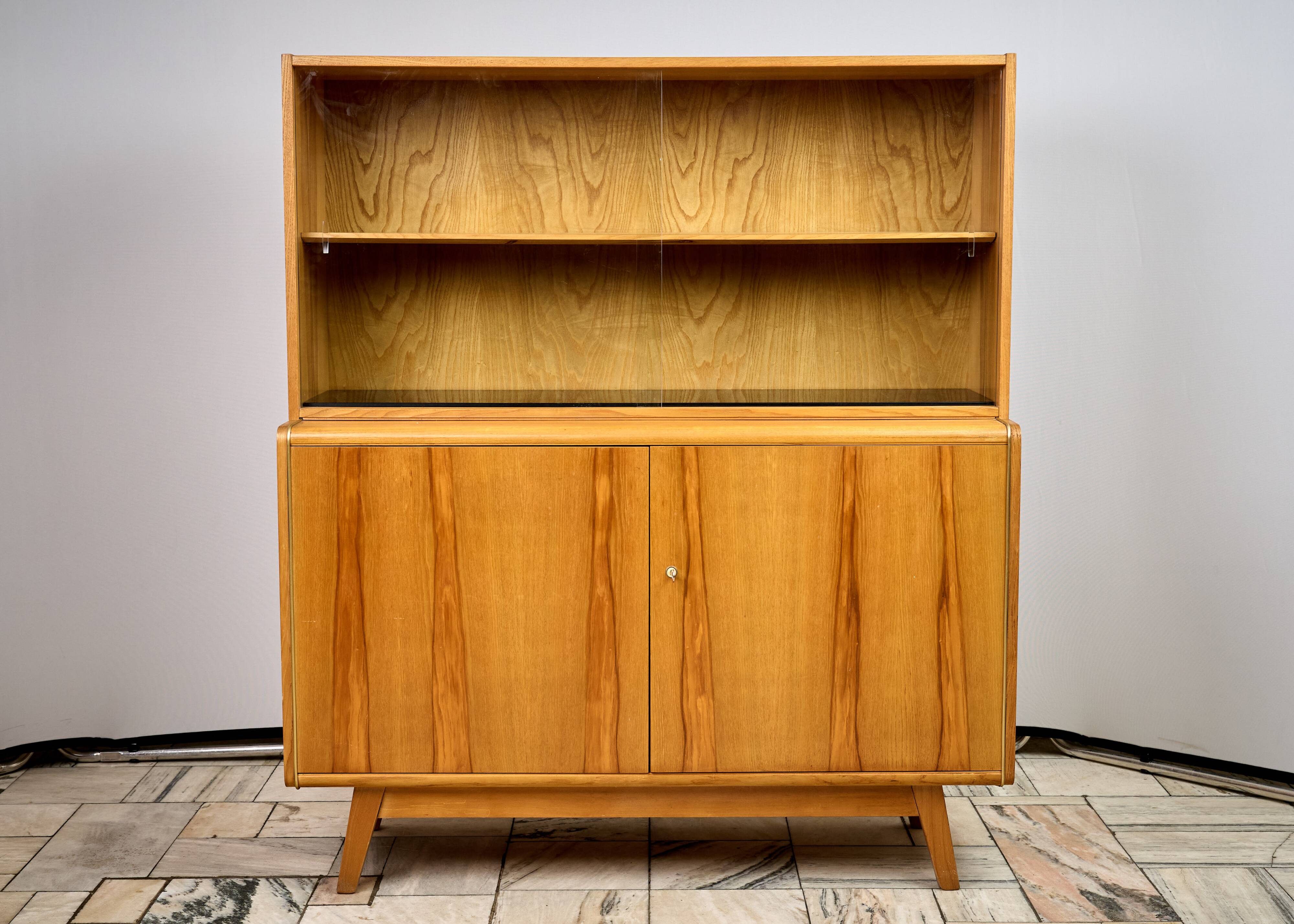 Vitrine par Hubert Nepožitek et Bohumil Landsman pour Jitona, années 1960.