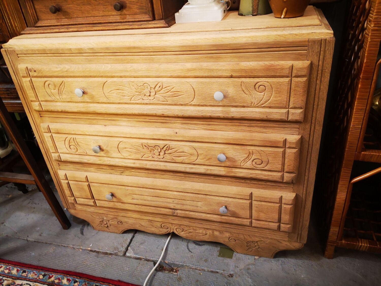 Aerogummed chest of drawers