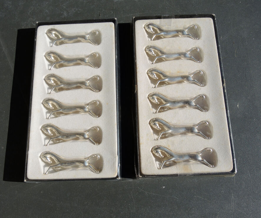 6 metal horse knife holders