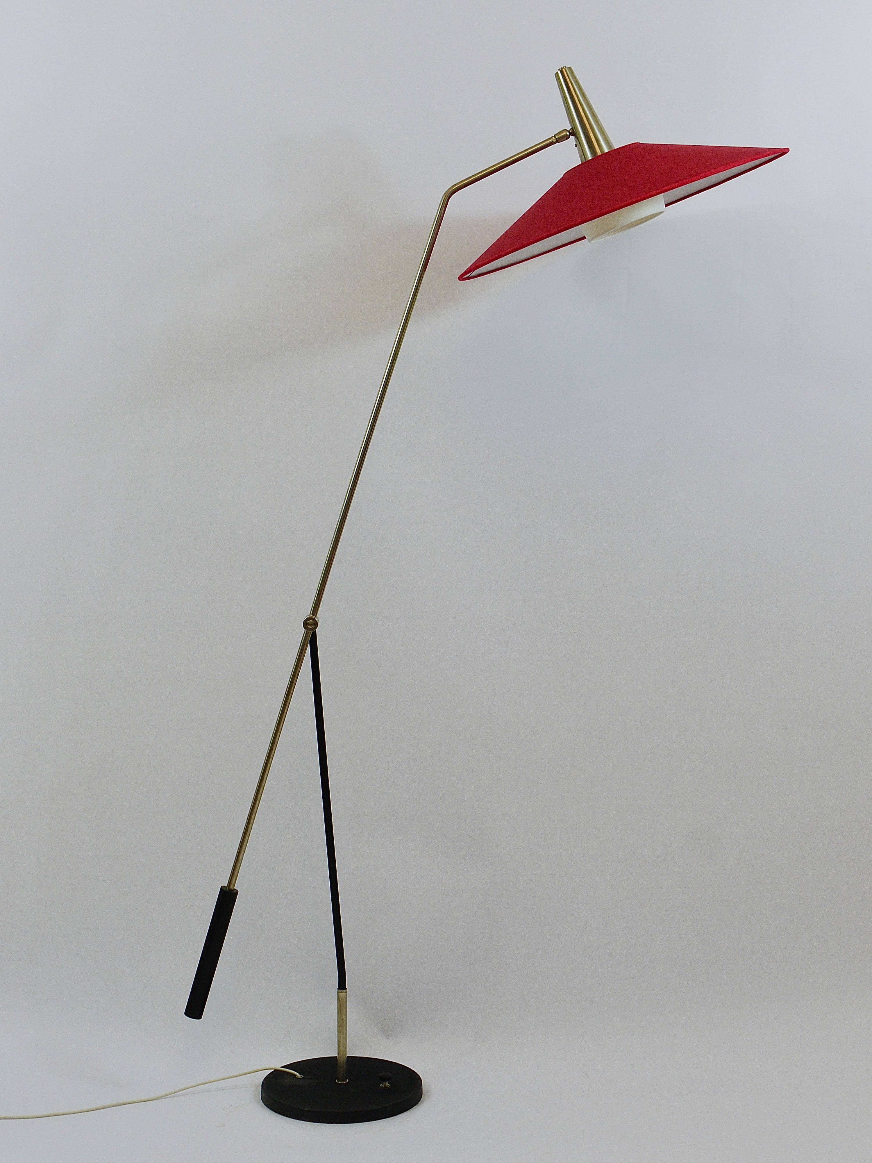 Articulated floor lamp with counterweight mid-century by Rupert Nikoll, nickel, brass.