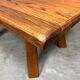 Table basse brutaliste pak rustique des années 70