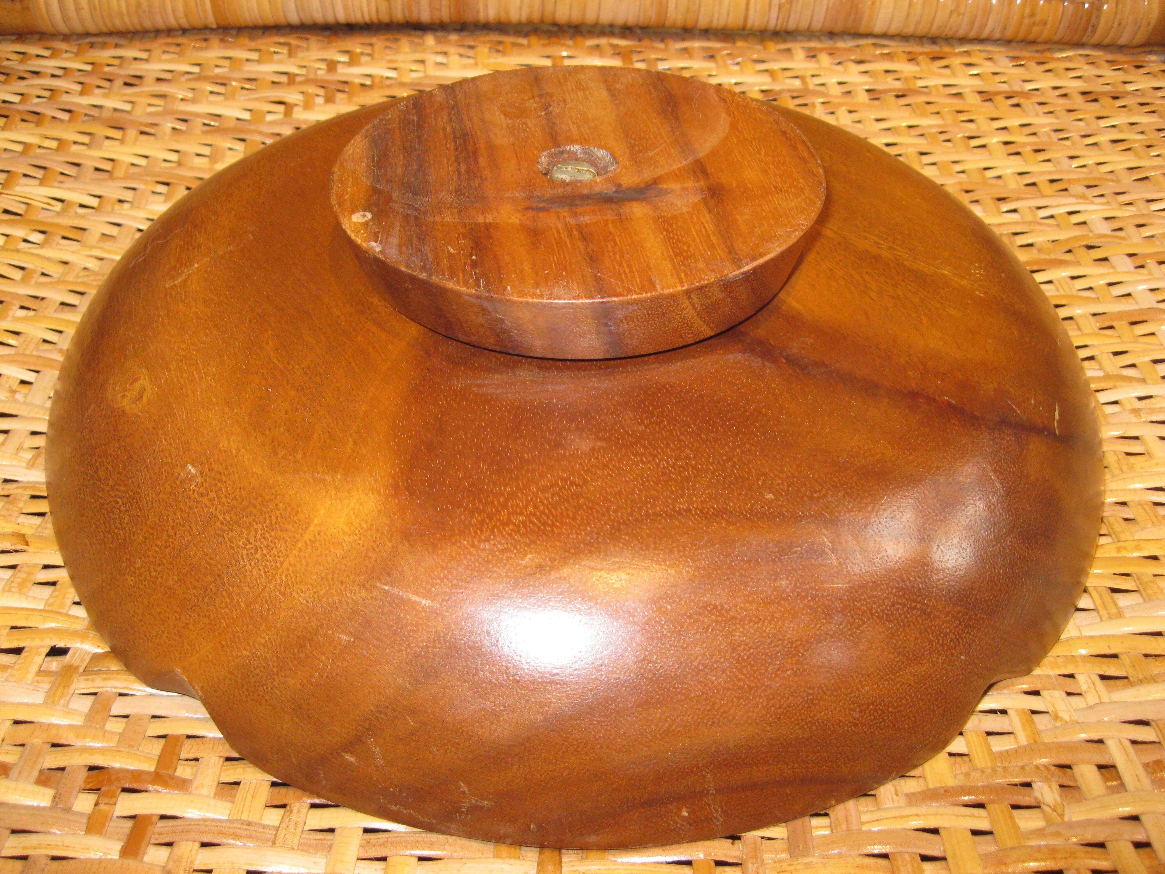 Turning wood dish for aperitif