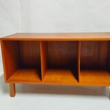 Scandinavian open teak row