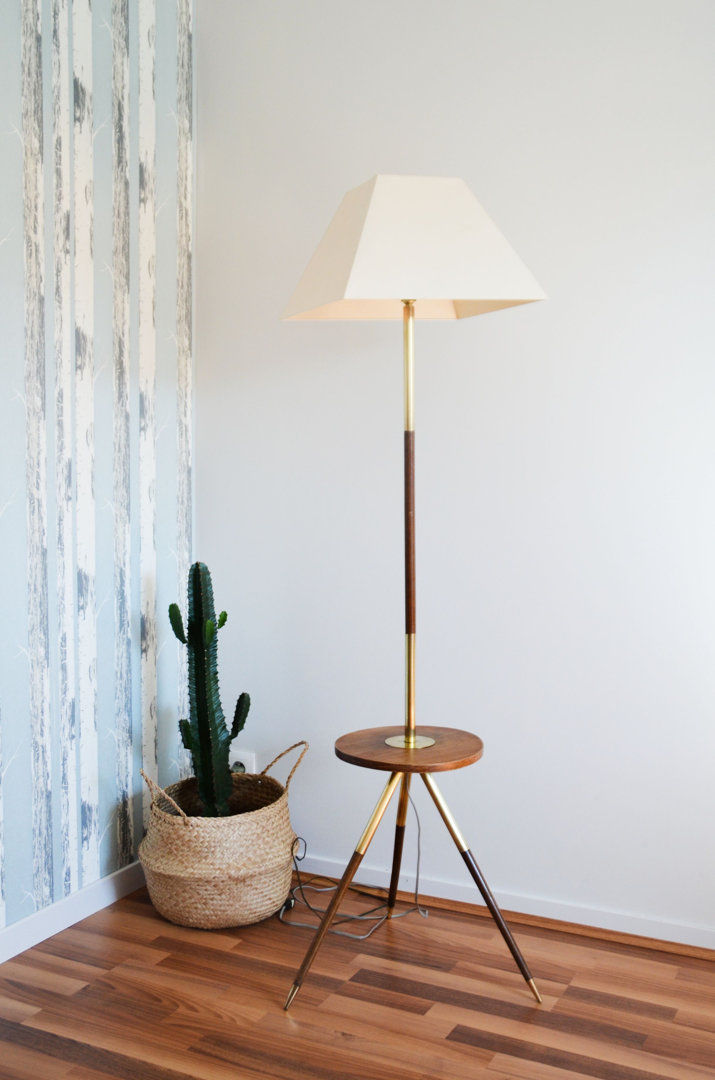 Lampadaire tripode bois et laiton