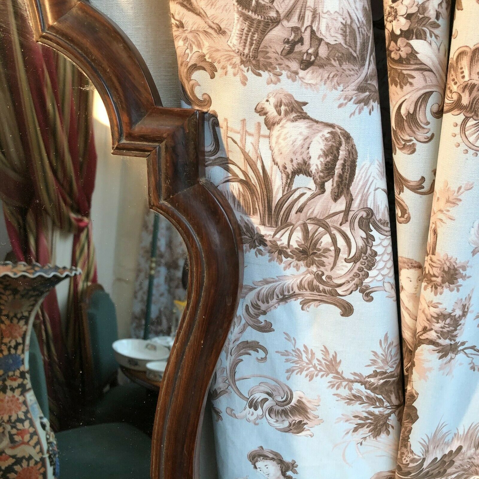 18th century mahogany hairdresser mirror 59x50cm