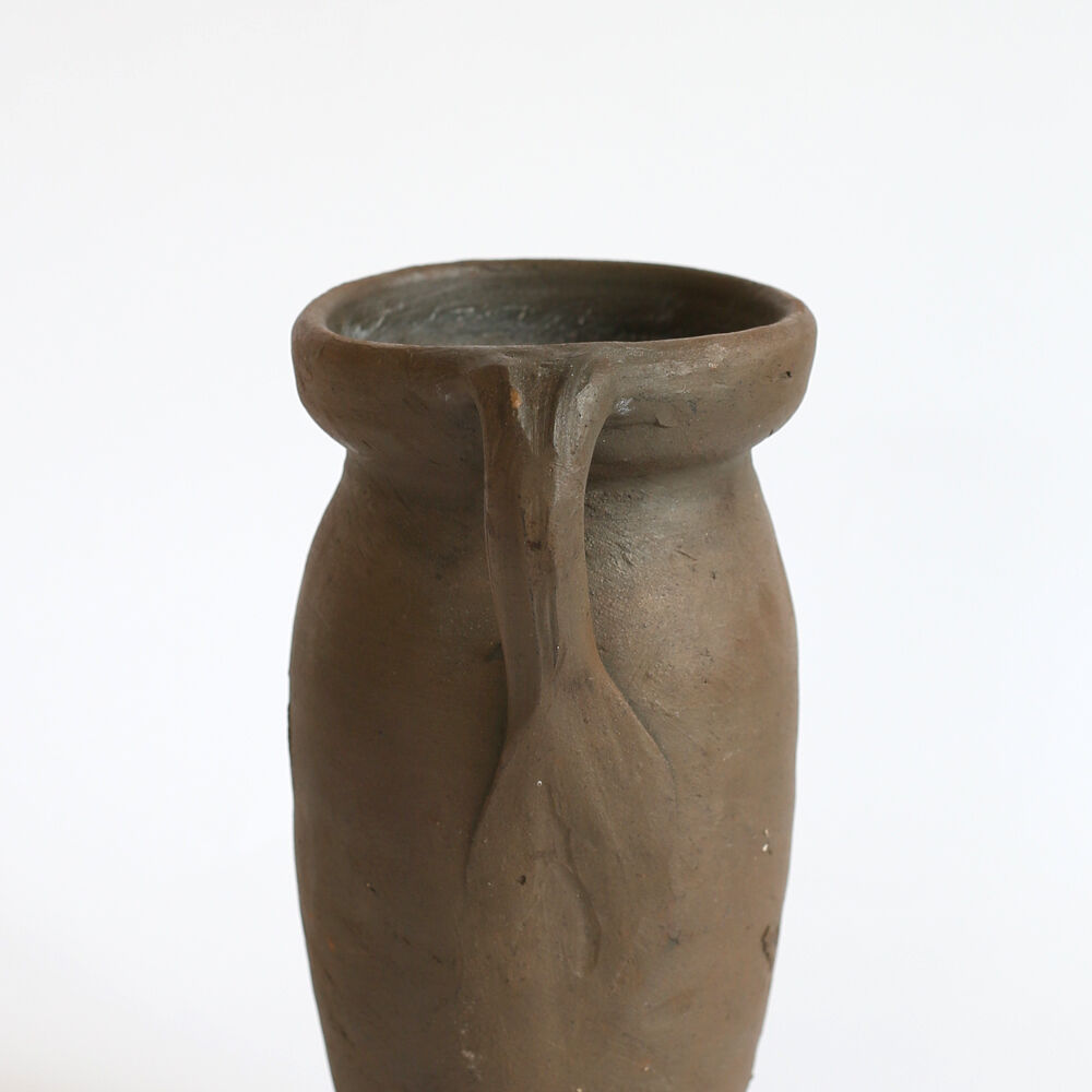 Earthen vase