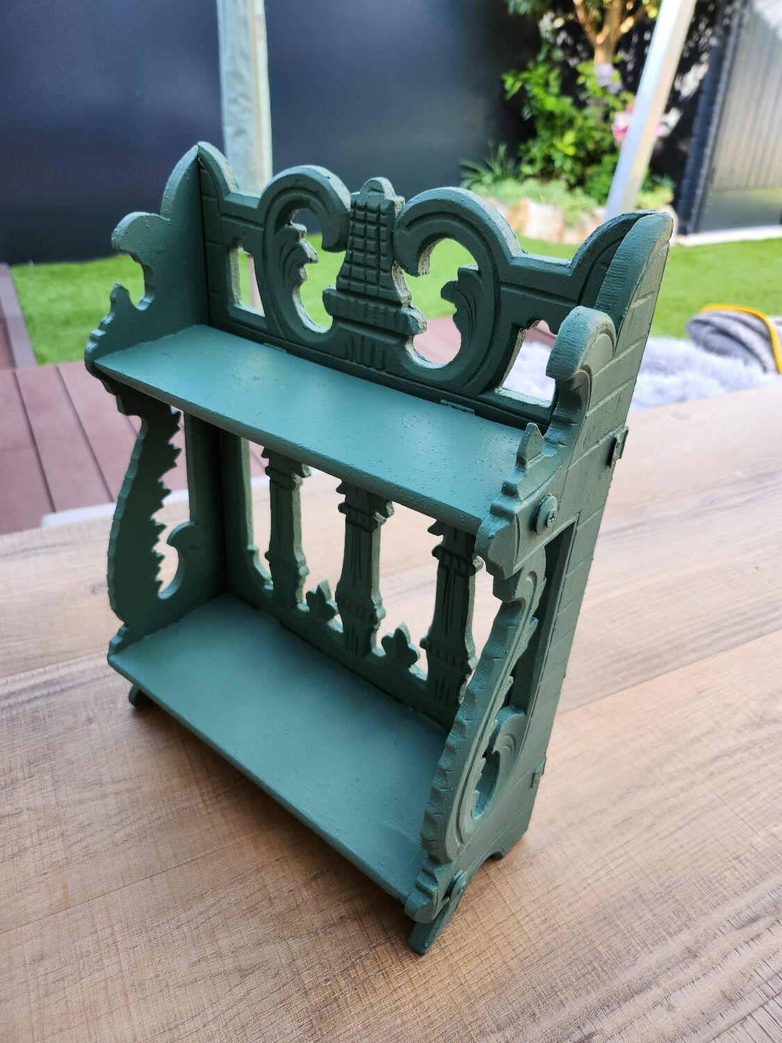 Wooden shelf 33x25cm