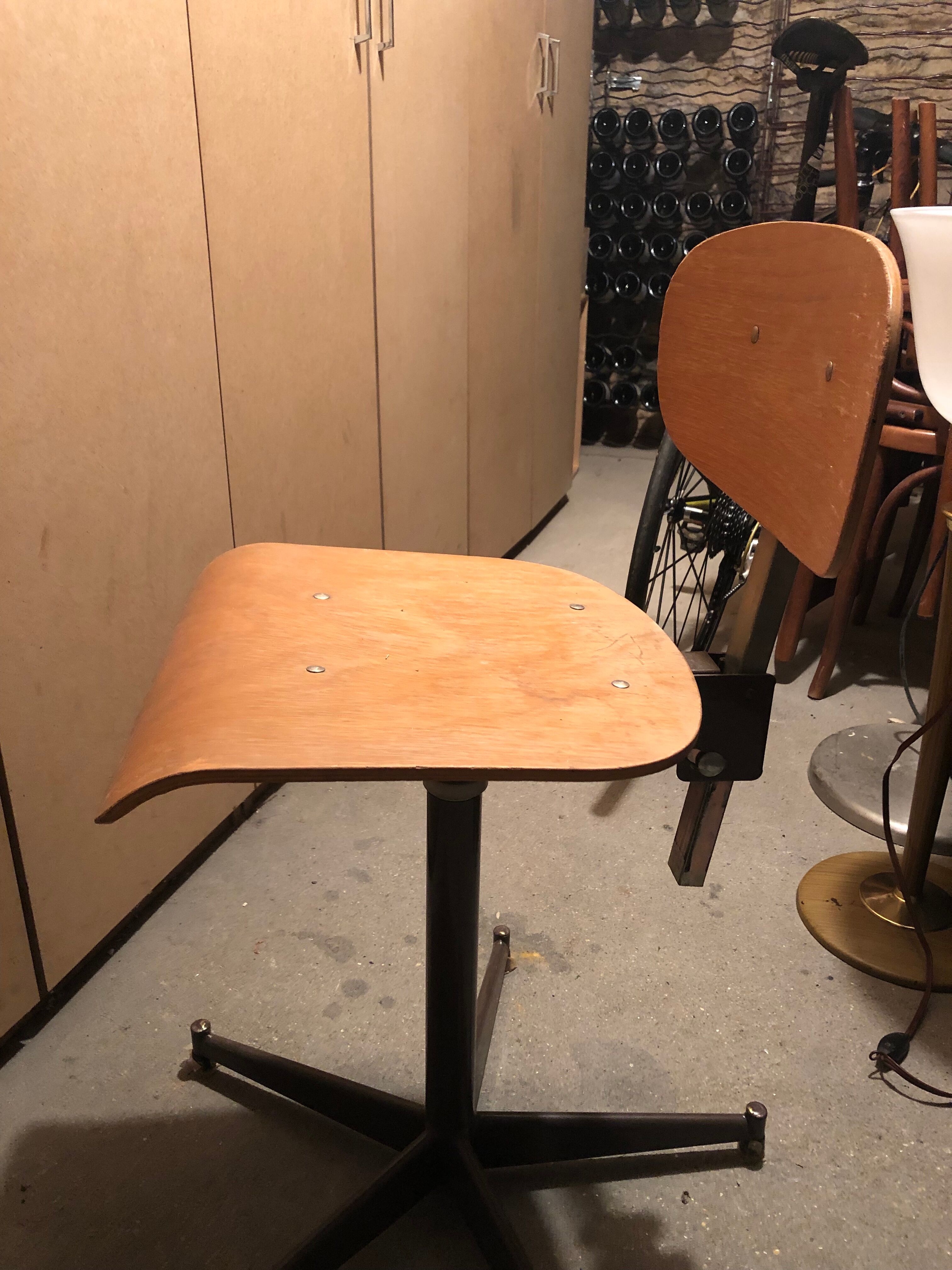 Adjustable workshop chair