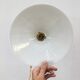 Paire de suspensions en opaline blanche