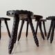 Ensemble de 5 tabourets et une table tripode brutaliste espagnol années 60