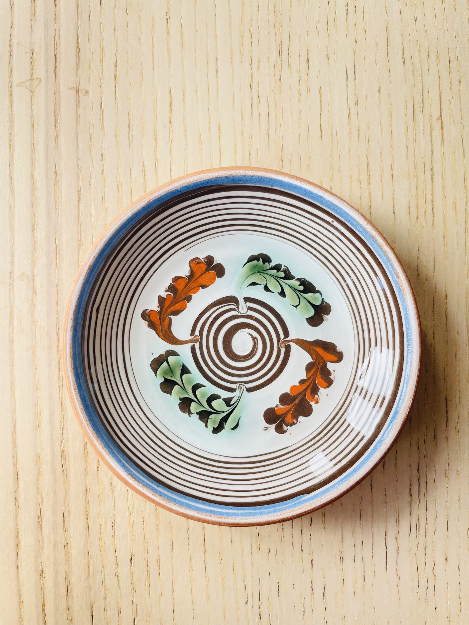Assiette en céramique artisanat roumain