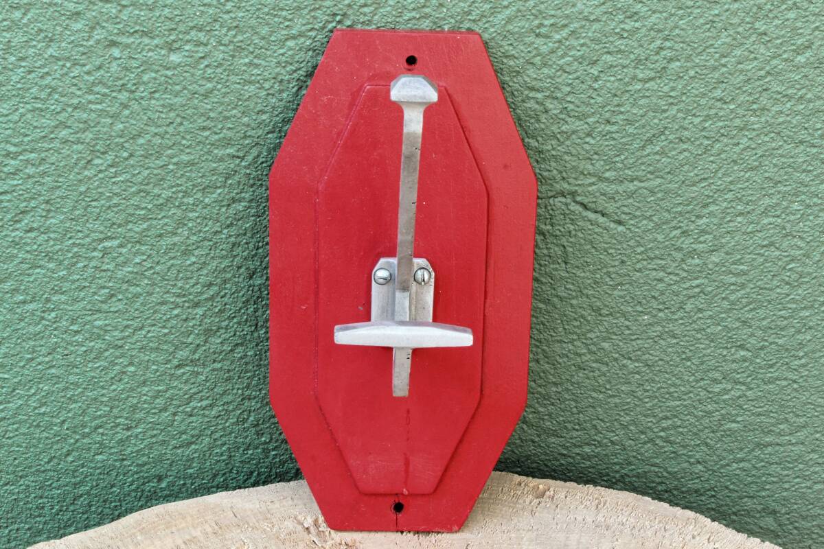 1950s wall hook in cast aluminum and wood