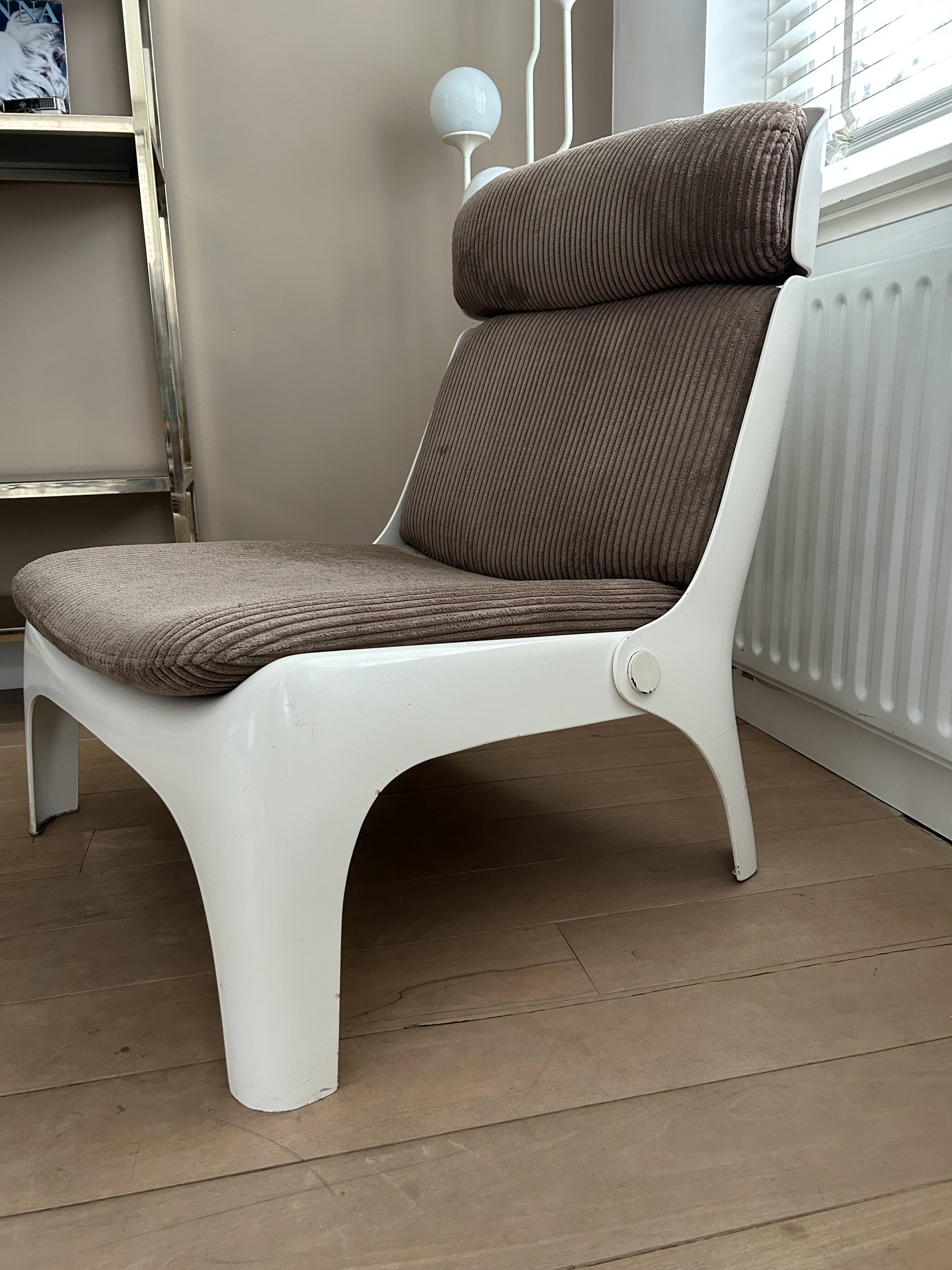 Vintage space age fauteuil van Carl Straub, Germany. Nieuw gestoffeerd!