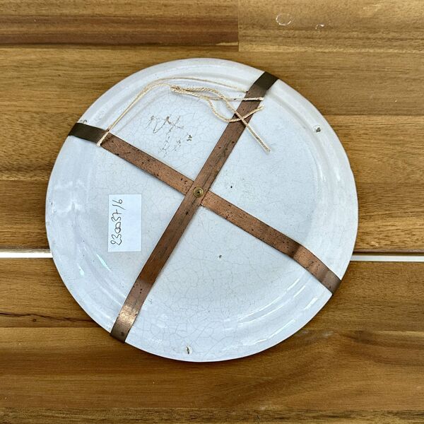 Assiette en faïence à décor polychrome - XVIII ème siècle