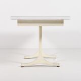 Extendable table from the 1950s
