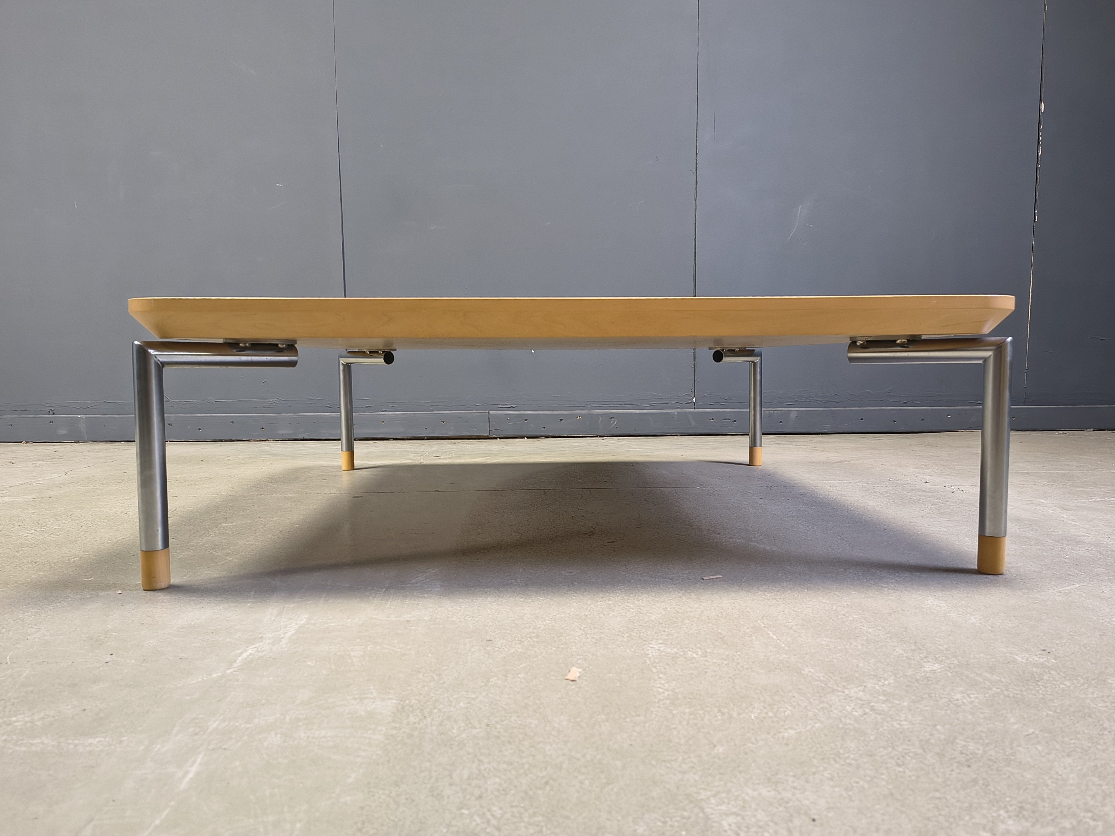 Table basse post-moderne en liège et en verre, années 1980