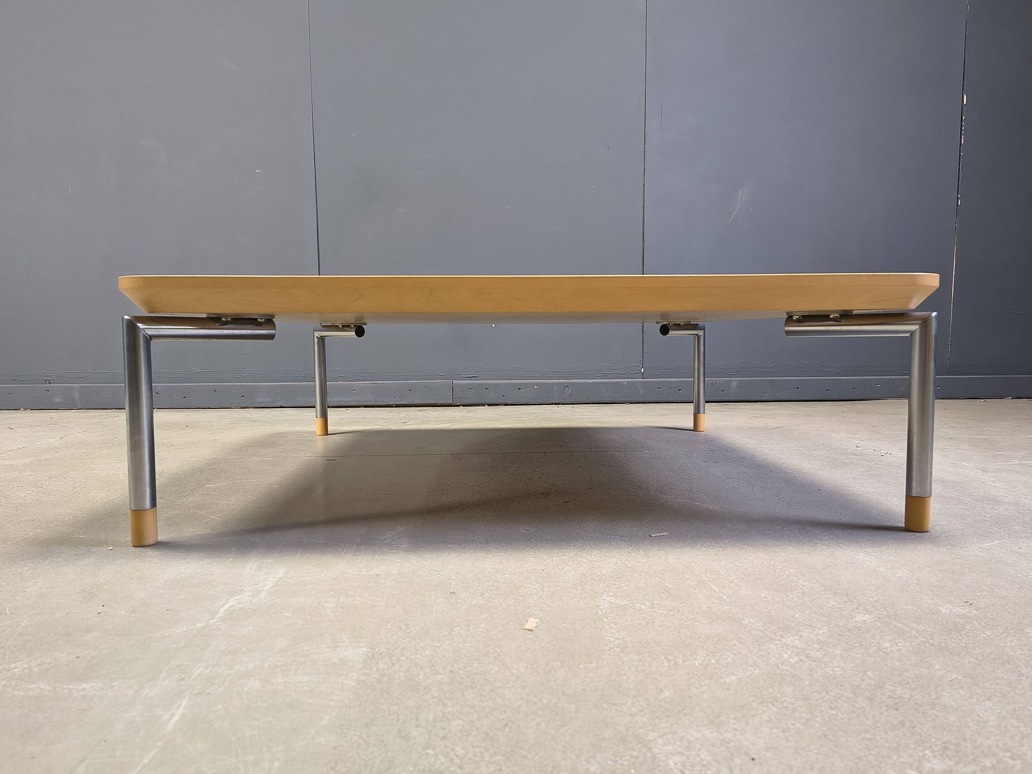 Table basse post-moderne en liège et en verre, années 1980