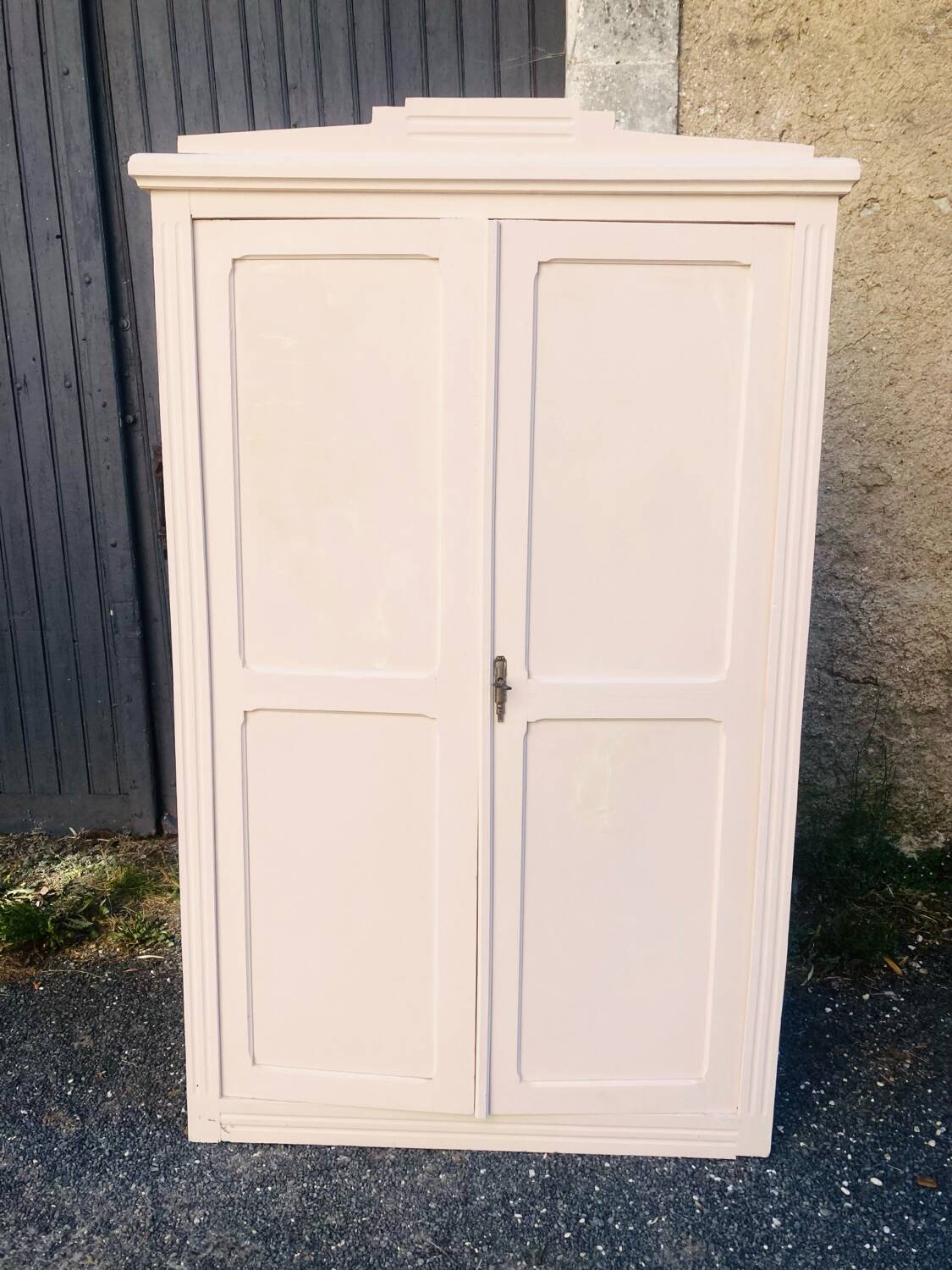 Small powder pink Parisian wardrobe