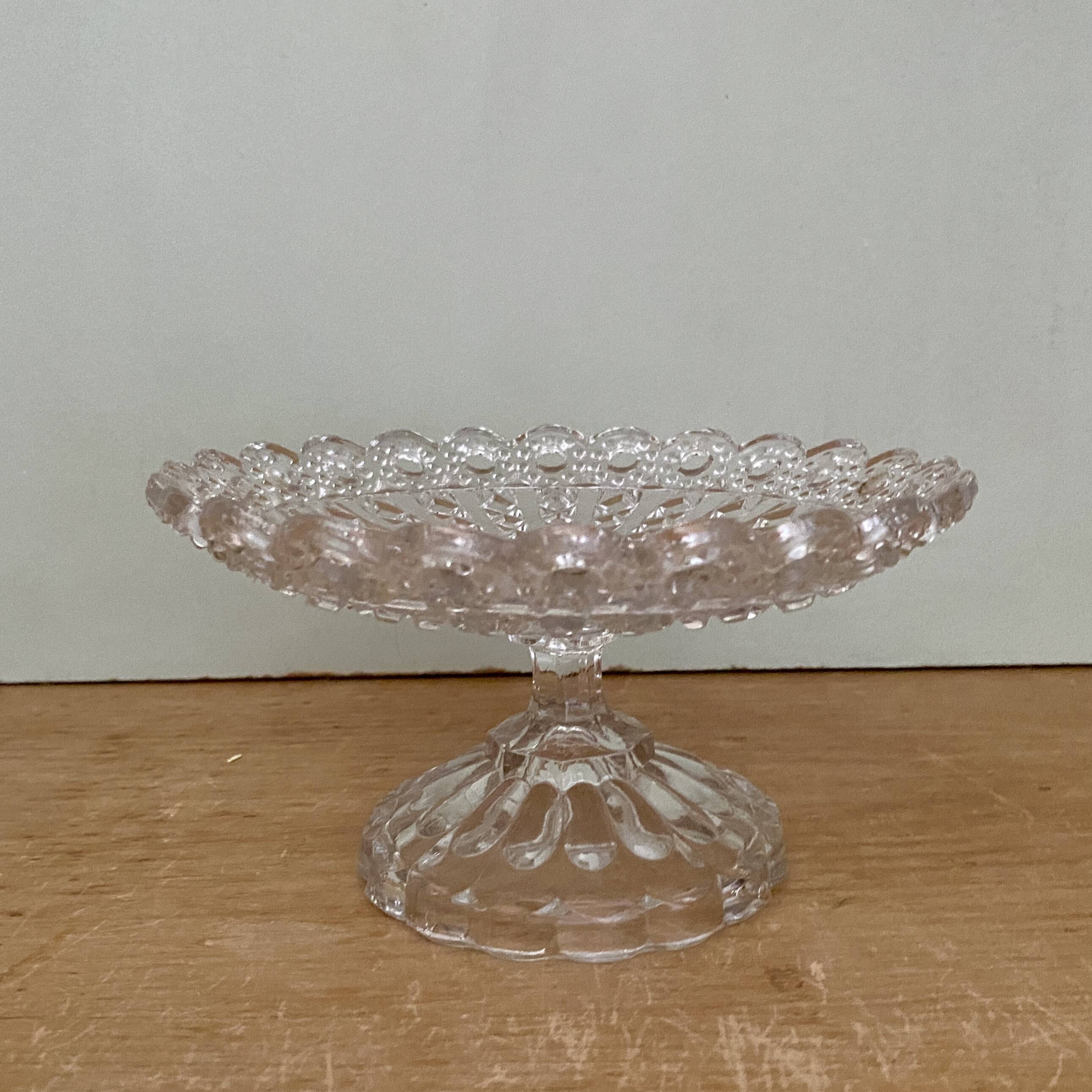 Compotier or footed plate in vintage chiseled glass