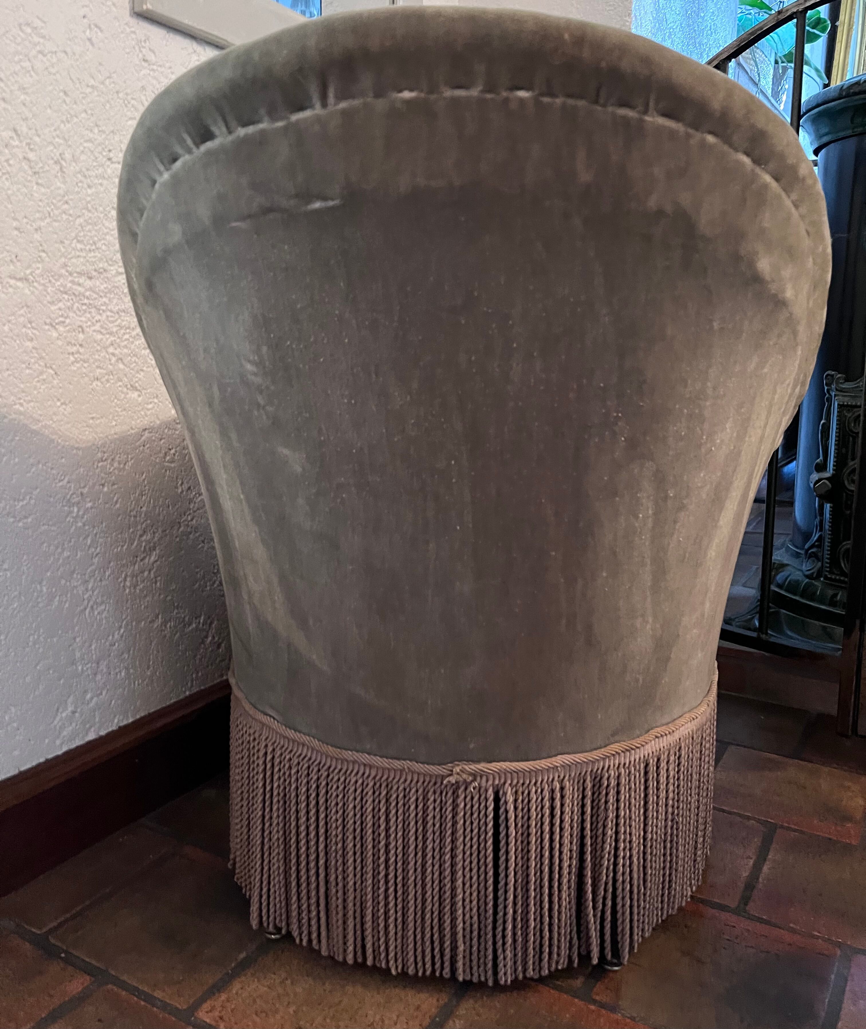 Almond green toad armchair