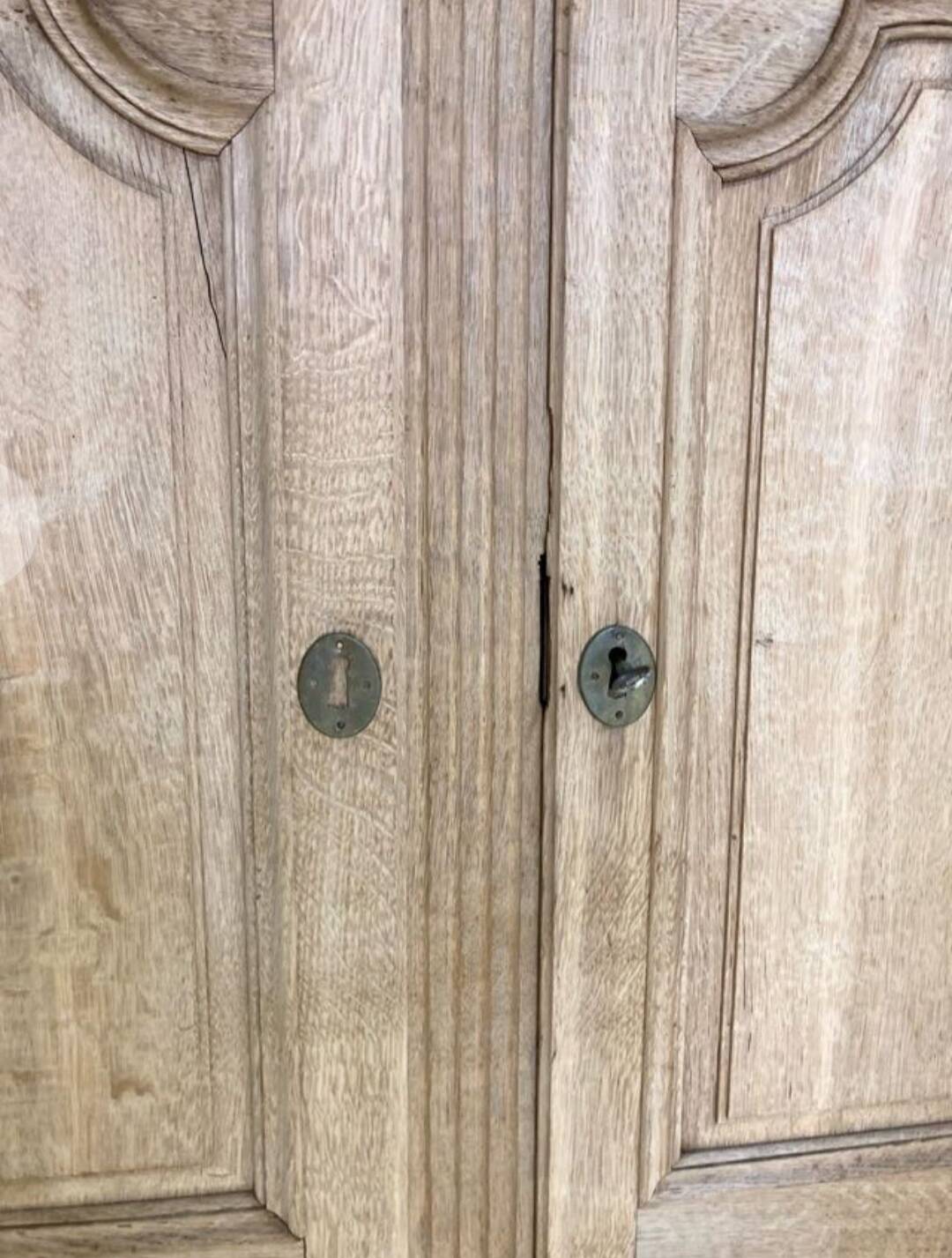 Oak buffet with a marble top from the 18th century.