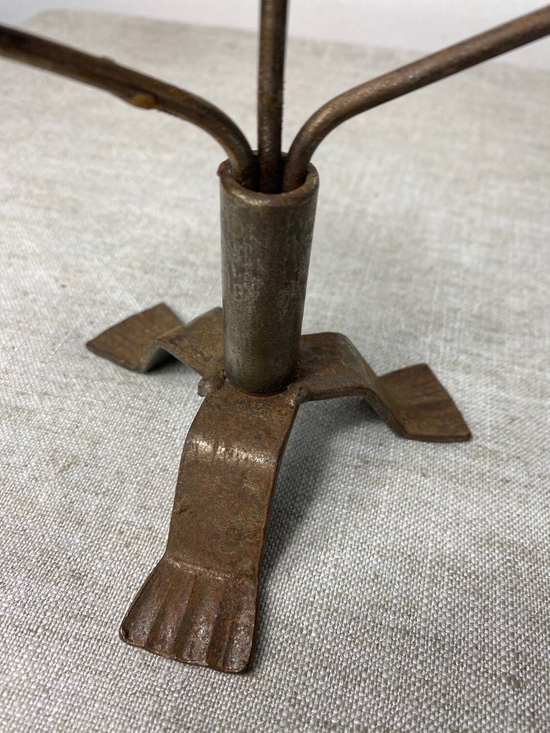 Rose shaped metal candle holder