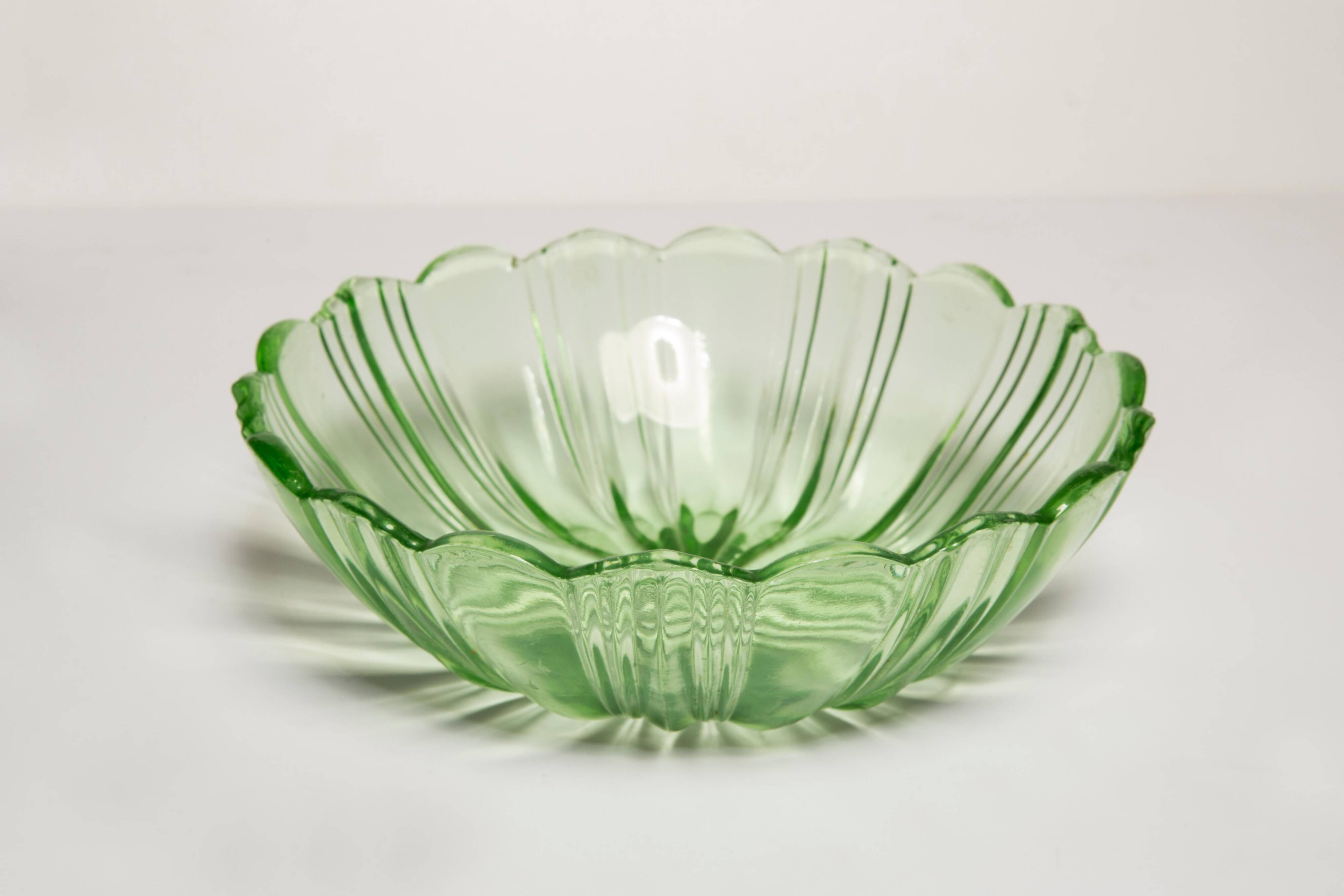 Vintage green decorative plate with flowers from the mid-century, Italy, 1960s.